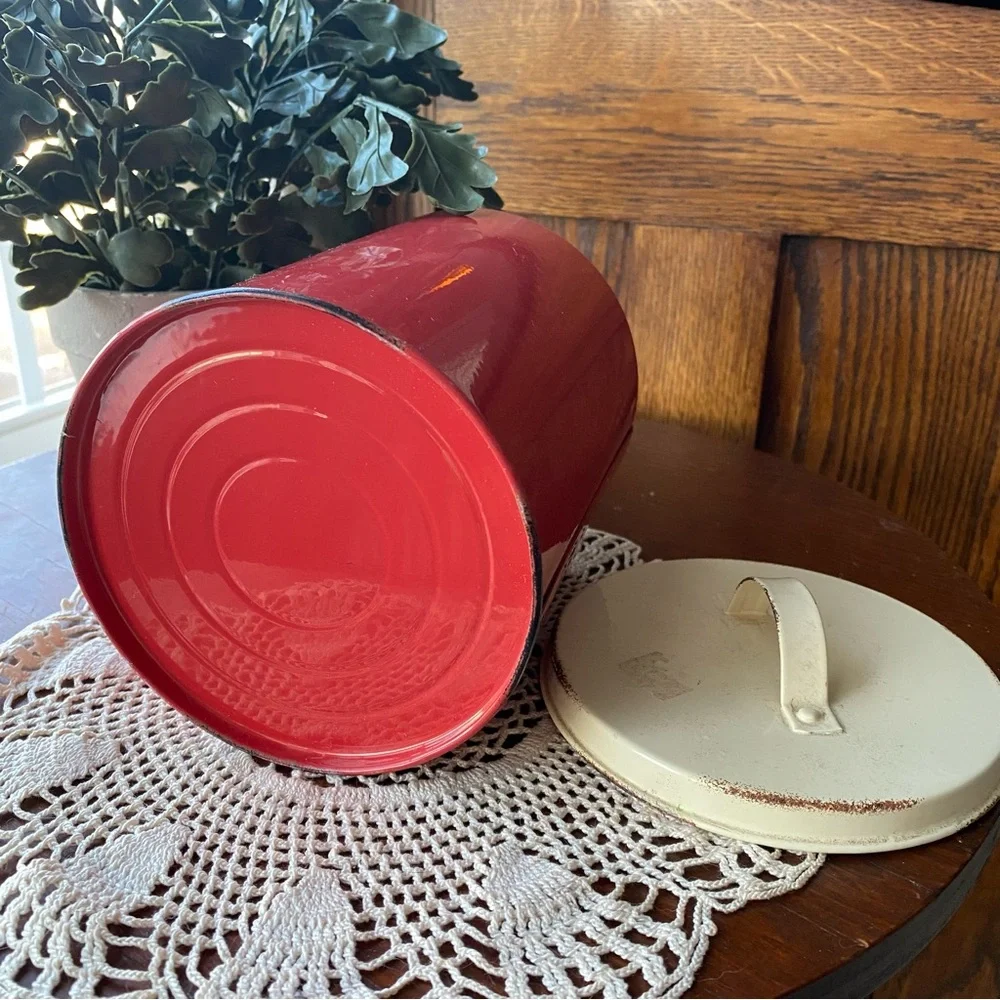 Retro Red and White Tea Canister Kitchen Accessory EUC